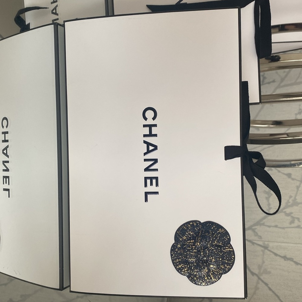 Chanel Envelope Box - Picture 2 of 3